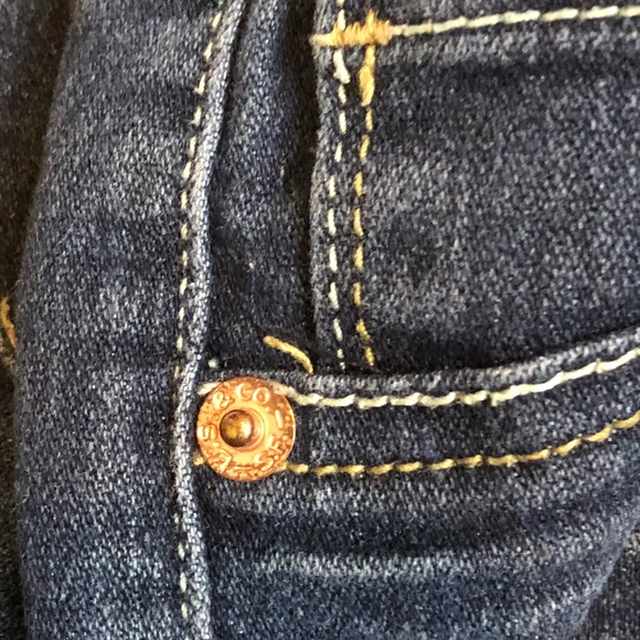 Girls Levis - Picture 6 of 7